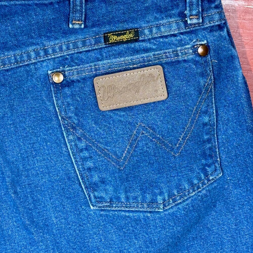 ‎35w Vintage Wrangler Cutoffs - Picture 3 of 8